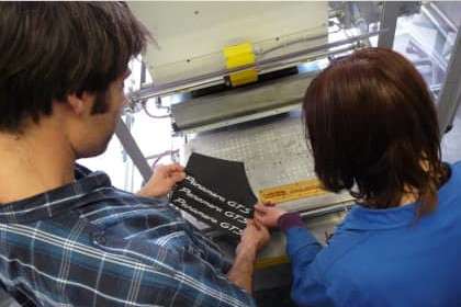 Produktionshelfer in der Metallbearbeitung und Kunststoffbearbeitung Produktionshelfer Metall Kunststoff